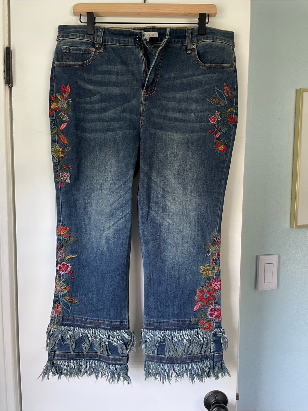 John Mark: Floral Embroidered, Fringe Hem Women's Jeans